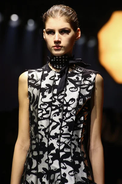 Look 99